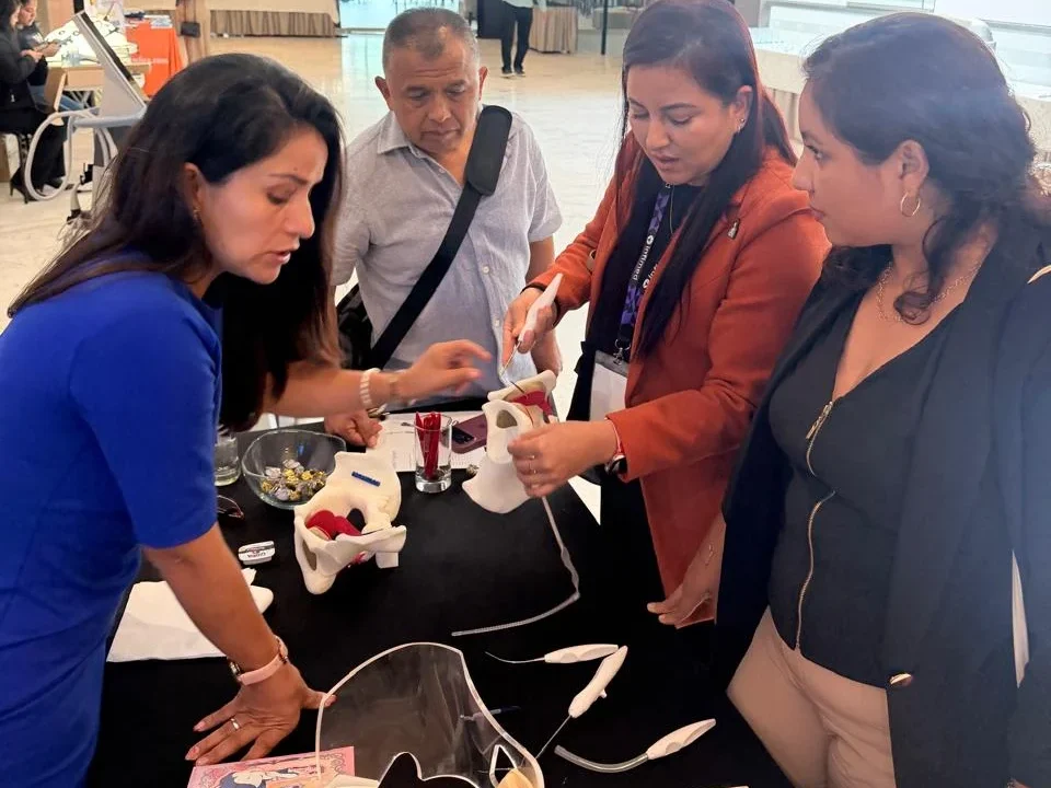 Demostración de productos Promedon de la línea de Urología y Ginecología.